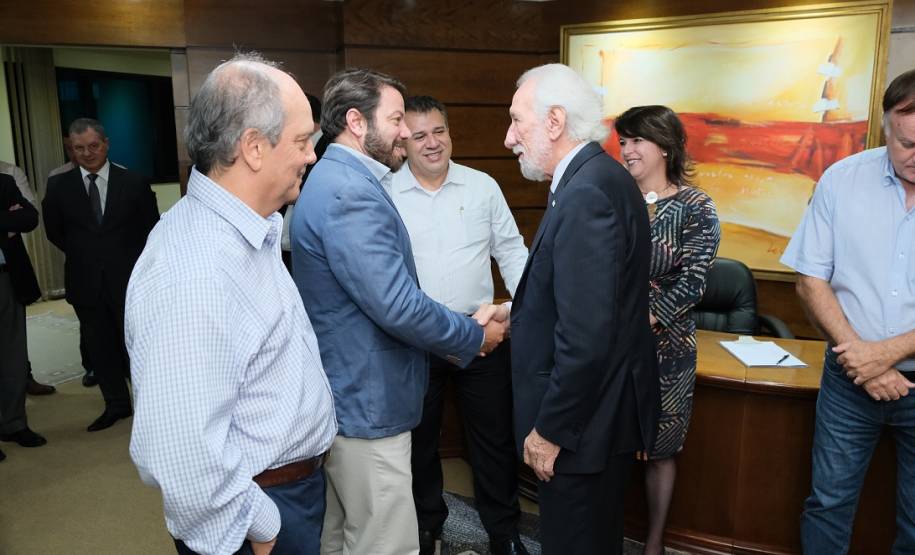 Diretoria do Detran-PR e vice-governador prestigiam concessionários de veículos