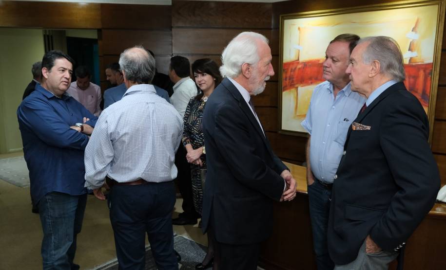 Diretoria do Detran-PR e vice-governador prestigiam concessionários de veículos