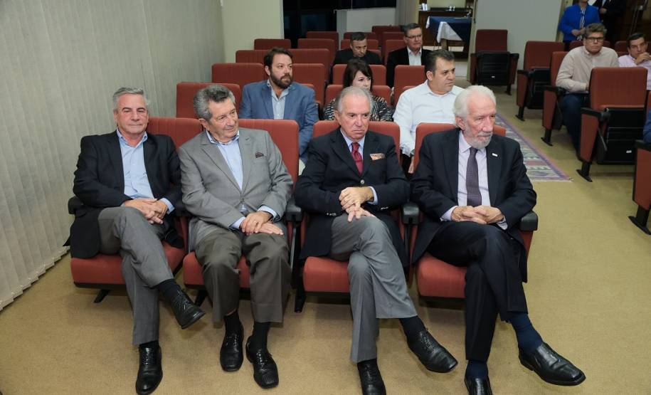 Diretoria do Detran-PR e vice-governador prestigiam concessionários de veículos