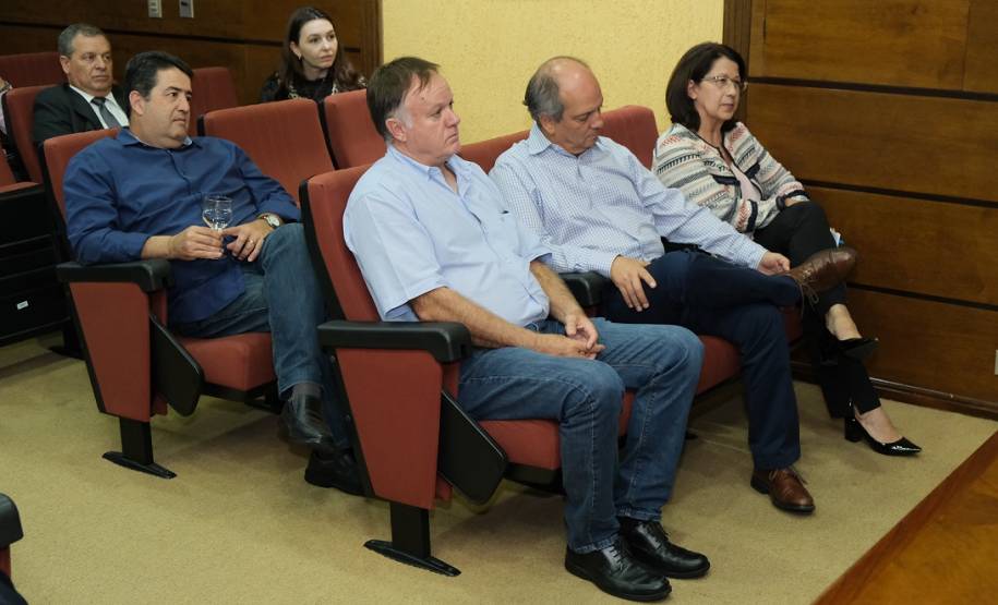 Diretoria do Detran-PR e vice-governador prestigiam concessionários de veículos