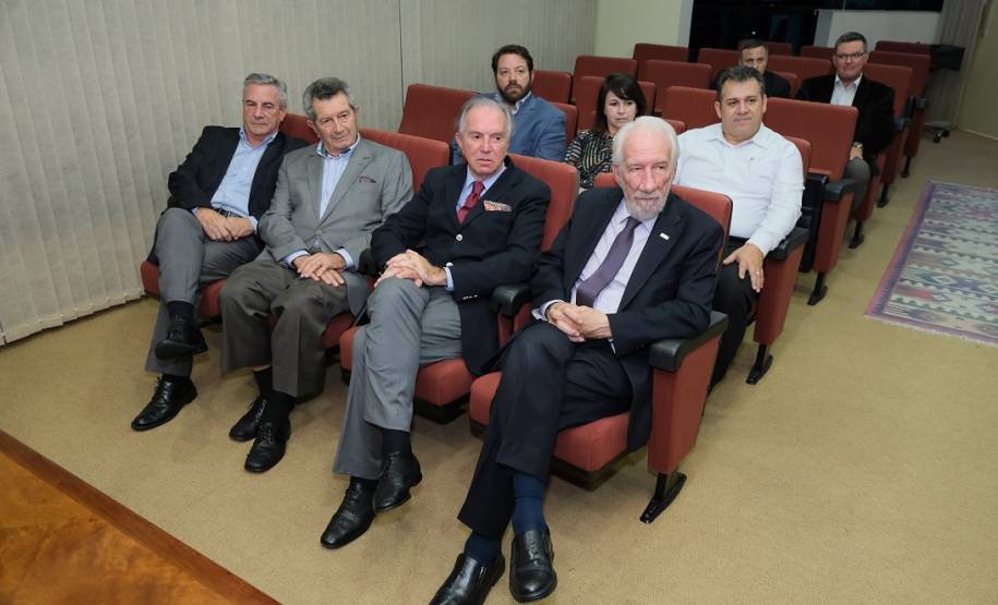 Diretoria do Detran-PR e vice-governador prestigiam concessionários de veículos