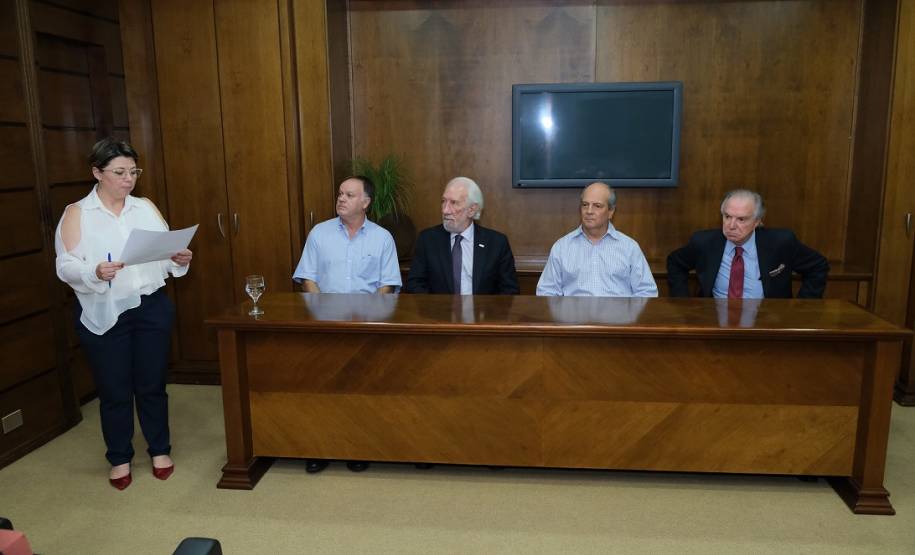 Diretoria do Detran-PR e vice-governador prestigiam concessionários de veículos