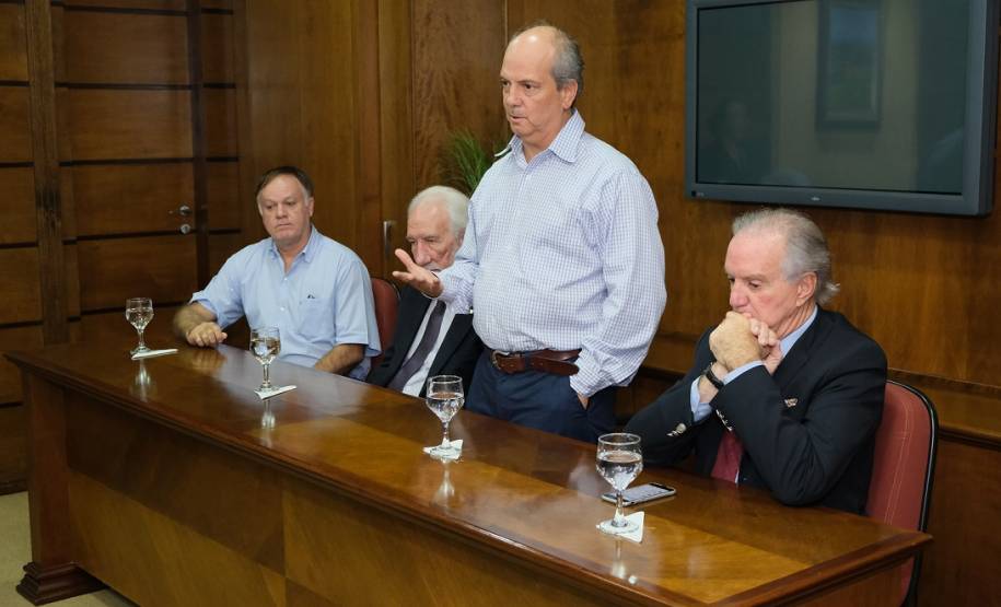 Diretoria do Detran-PR e vice-governador prestigiam concessionários de veículos