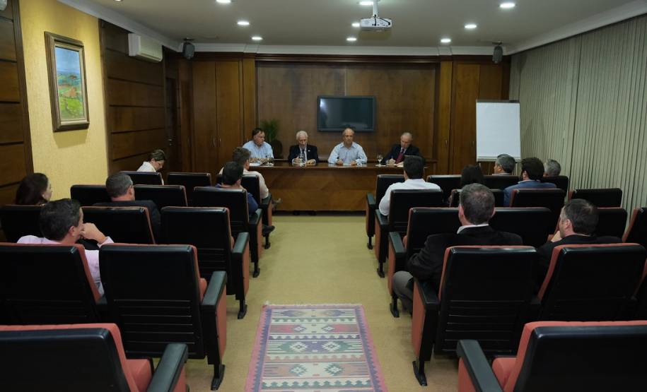 Diretoria do Detran-PR e vice-governador prestigiam concessionários de veículos