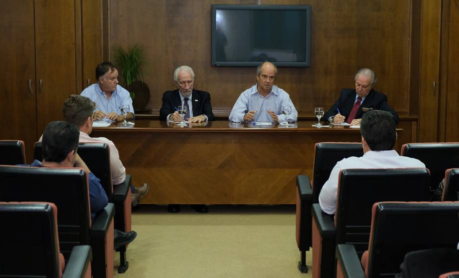 Diretoria do Detran-PR e vice-governador prestigiam concessionários de veículos