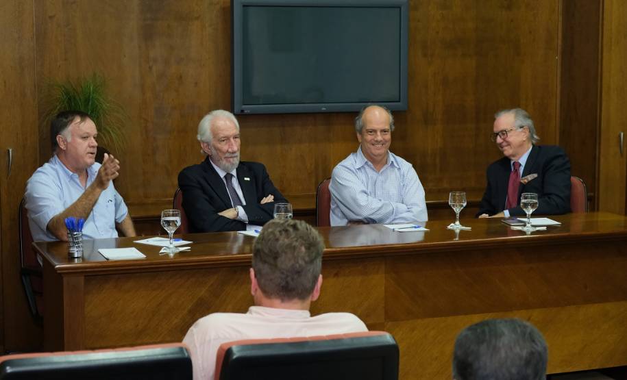 Diretoria do Detran-PR e vice-governador prestigiam concessionários de veículos