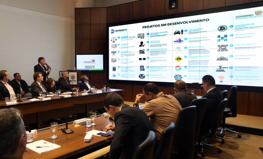 Diretor-geral do Detran, Cesar Kogut, apresenta projetos do Detran no Palácio Iguaçu