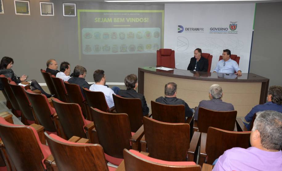 Detran-PR recebe prefeitos e reforça parceria