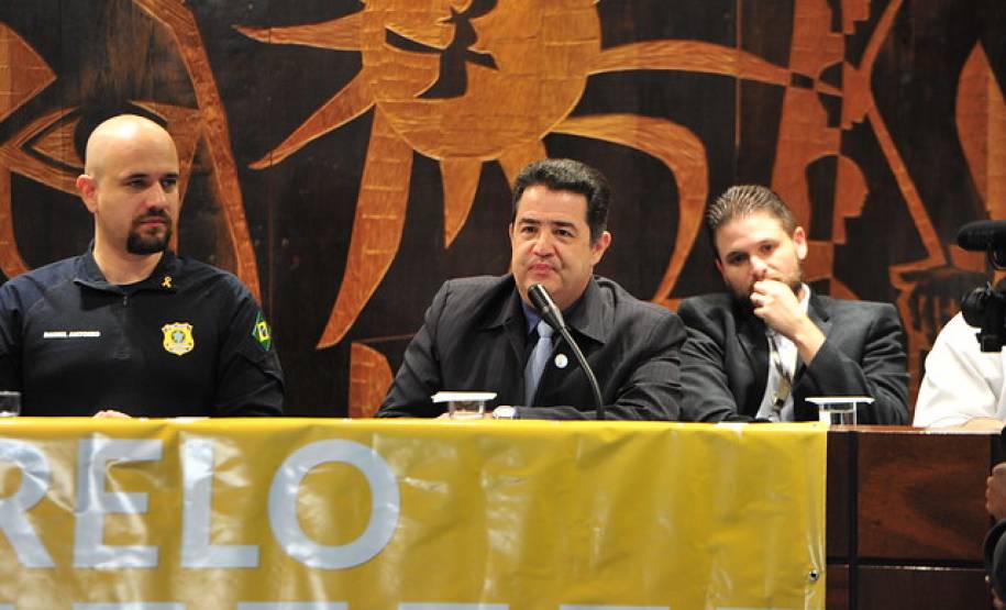 Na manhã desta quarta-feira (8), o chefe de gabinete do Departamento de Trânsito do Paraná (Detran-PR), Éveron Puchetti, esteve presente na Assembleia Legislativa do Paraná (ALEP), participando da audiência pública: “Maio Amarelo – Formas e Meios para Redução dos Acidentes de Trânsito no Paraná”, proposta pelos deputados estaduais Goura (PDT) e Delegado Recalcatti (PSD).