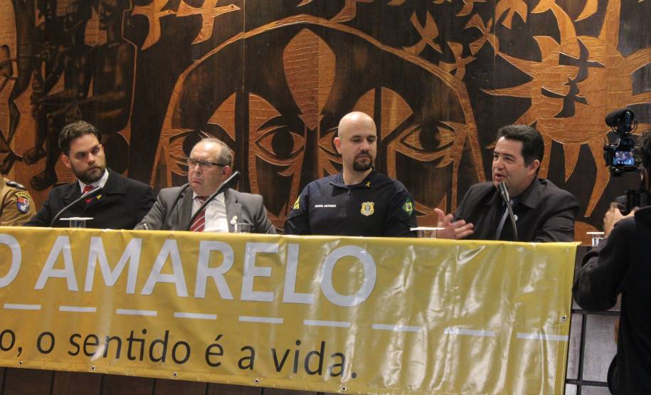 Na manhã desta quarta-feira (8), o chefe de gabinete do Departamento de Trânsito do Paraná (Detran-PR), Éveron Puchetti, esteve presente na Assembleia Legislativa do Paraná (ALEP), participando da audiência pública: “Maio Amarelo – Formas e Meios para Redução dos Acidentes de Trânsito no Paraná”, proposta pelos deputados estaduais Goura (PDT) e Delegado Recalcatti (PSD).