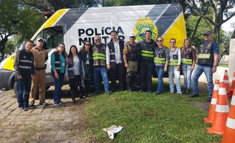 Dando continuidade ao mês do Maio Amarelo, o Departamento de Trânsito do Paraná (Detran-PR) realizou, na última semana, diversas ações educativas em Curitiba. A proposta foi alertar a população sobre os altos números de acidentes de trânsito no Estado e no mundo. Ao todo foram alcançadas cerca mil pessoas.