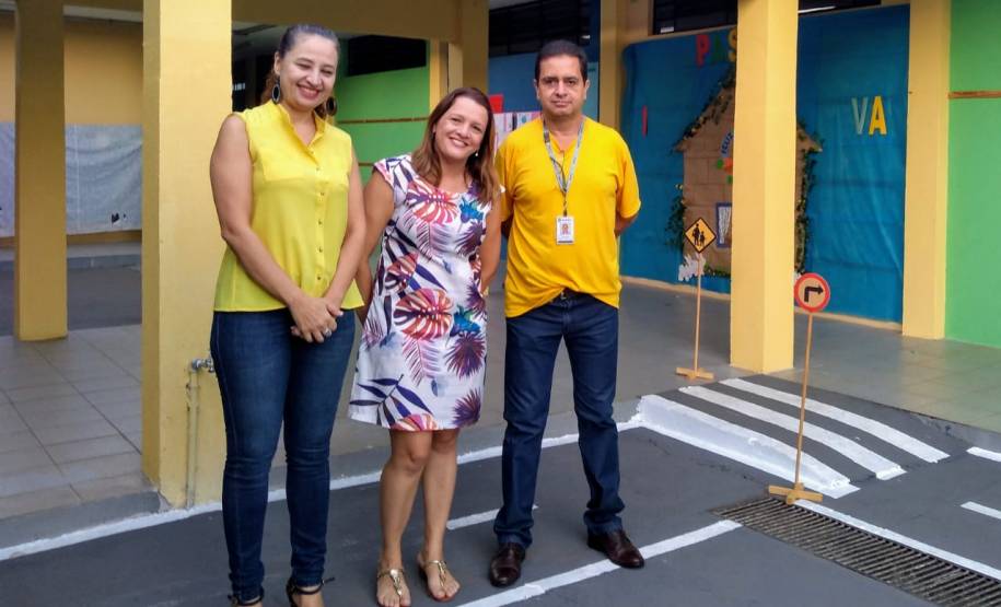 O Departamento de Trânsito do Paraná (Detran-PR), por meio do Posto Central de Londrina, firmou uma parceria com a Escola Municipal Maria Shirley Barnabé Lyra. A proposta é trabalhar atividades de educação no trânsito com alunos de seis a 10 anos. Esta parceria integra as ações do Movimento Maio Amarelo, que tem como objetivo chamar a atenção da sociedade para o alto índice de mortes e feridos no trânsito em todo o mundo.
