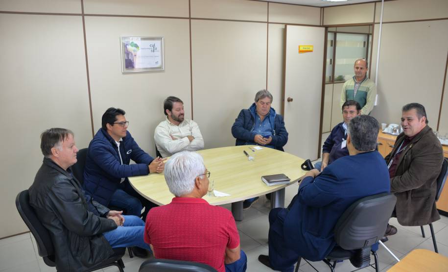 Na segunda-feira (27), o diretor-geral do Departamento de Trânsito do Paraná (Detran-PR), Cesar Kogut, se reuniu com o prefeito e o secretário municipal de segurança de Pontal do Paraná, Marcos Fioravante (Marcos Casquinha) e Coronel Xavier. No encontro, foram apresentadas algumas necessidades do município junto ao órgão, como por exemplo, a instalação de um posto.