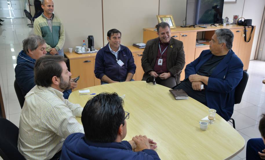 Na segunda-feira (27), o diretor-geral do Departamento de Trânsito do Paraná (Detran-PR), Cesar Kogut, se reuniu com o prefeito e o secretário municipal de segurança de Pontal do Paraná, Marcos Fioravante (Marcos Casquinha) e Coronel Xavier. No encontro, foram apresentadas algumas necessidades do município junto ao órgão, como por exemplo, a instalação de um posto.