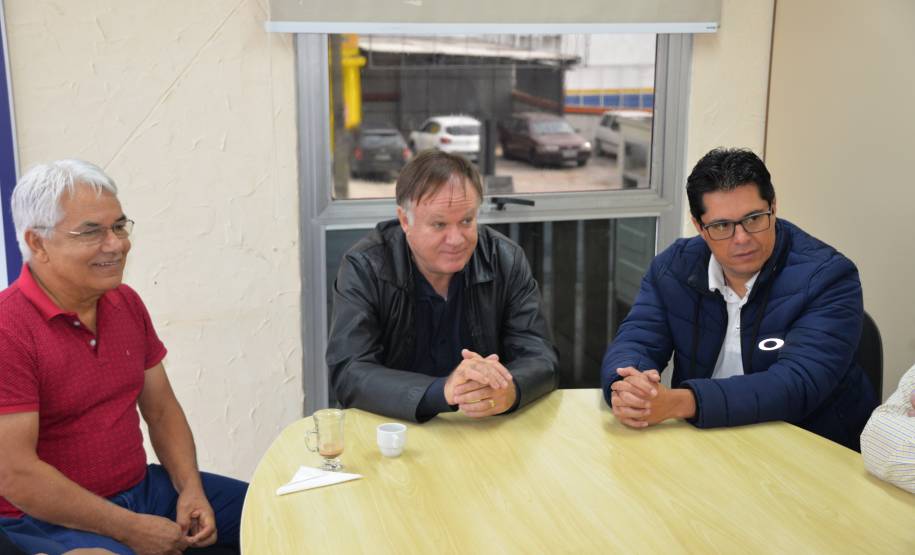 Na segunda-feira (27), o diretor-geral do Departamento de Trânsito do Paraná (Detran-PR), Cesar Kogut, se reuniu com o prefeito e o secretário municipal de segurança de Pontal do Paraná, Marcos Fioravante (Marcos Casquinha) e Coronel Xavier. No encontro, foram apresentadas algumas necessidades do município junto ao órgão, como por exemplo, a instalação de um posto.