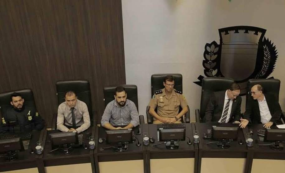 Nesta sexta-feira (31), o diretor-geral do Departamento de Trânsito do Paraná (Detran-PR), Cesar Kogut, acompanhado de outras autoridades do Estado e do município, esteve na 08ª Ciretran de Campo Mourão. A cerimônia marcou a reinauguração da unidade, com a entrega das obras de reforma, a posse do chefe da Ciretran, Leandro Cristiano da Silva e também o encerramento do Maio Amarelo.