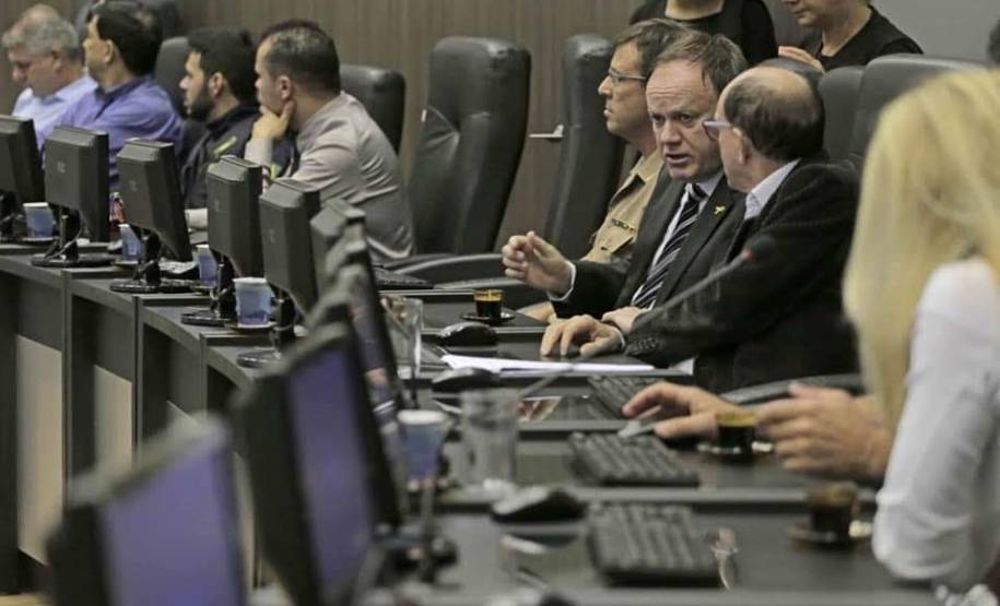 Nesta sexta-feira (31), o diretor-geral do Departamento de Trânsito do Paraná (Detran-PR), Cesar Kogut, acompanhado de outras autoridades do Estado e do município, esteve na 08ª Ciretran de Campo Mourão. A cerimônia marcou a reinauguração da unidade, com a entrega das obras de reforma, a posse do chefe da Ciretran, Leandro Cristiano da Silva e também o encerramento do Maio Amarelo.