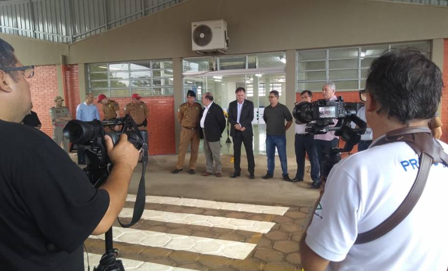 Nesta sexta-feira (31), o diretor-geral do Departamento de Trânsito do Paraná (Detran-PR), Cesar Kogut, acompanhado de outras autoridades do Estado e do município, esteve na 08ª Ciretran de Campo Mourão. A cerimônia marcou a reinauguração da unidade, com a entrega das obras de reforma, a posse do chefe da Ciretran, Leandro Cristiano da Silva e também o encerramento do Maio Amarelo.