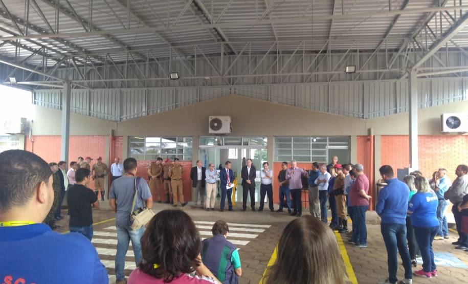 Nesta sexta-feira (31), o diretor-geral do Departamento de Trânsito do Paraná (Detran-PR), Cesar Kogut, acompanhado de outras autoridades do Estado e do município, esteve na 08ª Ciretran de Campo Mourão. A cerimônia marcou a reinauguração da unidade, com a entrega das obras de reforma, a posse do chefe da Ciretran, Leandro Cristiano da Silva e também o encerramento do Maio Amarelo.