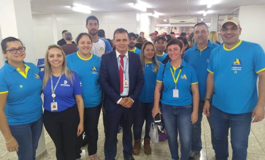 Nesta sexta-feira (31), o diretor-geral do Departamento de Trânsito do Paraná (Detran-PR), Cesar Kogut, acompanhado de outras autoridades do Estado e do município, esteve na 08ª Ciretran de Campo Mourão. A cerimônia marcou a reinauguração da unidade, com a entrega das obras de reforma, a posse do chefe da Ciretran, Leandro Cristiano da Silva e também o encerramento do Maio Amarelo.