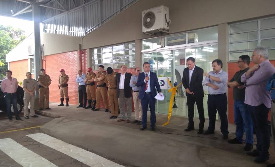 Nesta sexta-feira (31), o diretor-geral do Departamento de Trânsito do Paraná (Detran-PR), Cesar Kogut, acompanhado de outras autoridades do Estado e do município, esteve na 08ª Ciretran de Campo Mourão. A cerimônia marcou a reinauguração da unidade, com a entrega das obras de reforma, a posse do chefe da Ciretran, Leandro Cristiano da Silva e também o encerramento do Maio Amarelo.
