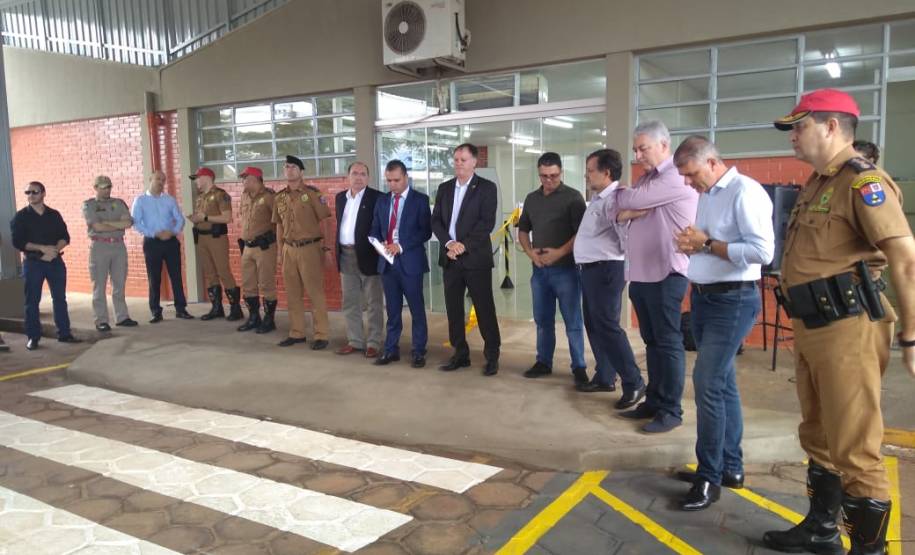 Nesta sexta-feira (31), o diretor-geral do Departamento de Trânsito do Paraná (Detran-PR), Cesar Kogut, acompanhado de outras autoridades do Estado e do município, esteve na 08ª Ciretran de Campo Mourão. A cerimônia marcou a reinauguração da unidade, com a entrega das obras de reforma, a posse do chefe da Ciretran, Leandro Cristiano da Silva e também o encerramento do Maio Amarelo.