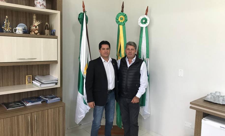 Marinho Guimarães com o prefeito de Mandirituba, Luis Biscaia.