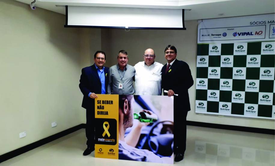 Dando continuidade ao mês do Maio Amarelo, o Departamento de Trânsito do Paraná (Detran-PR) realizou, na última semana, diversas ações educativas em Curitiba. A proposta foi alertar a população sobre os altos números de acidentes de trânsito no Estado e no mundo. Ao todo foram alcançadas cerca mil pessoas.