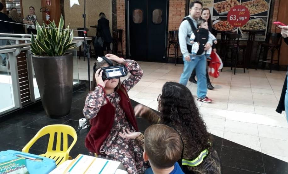 Dando continuidade ao mês do Maio Amarelo, o Departamento de Trânsito do Paraná (Detran-PR) realizou, na última semana, diversas ações educativas em Curitiba. A proposta foi alertar a população sobre os altos números de acidentes de trânsito no Estado e no mundo. Ao todo foram alcançadas cerca mil pessoas.