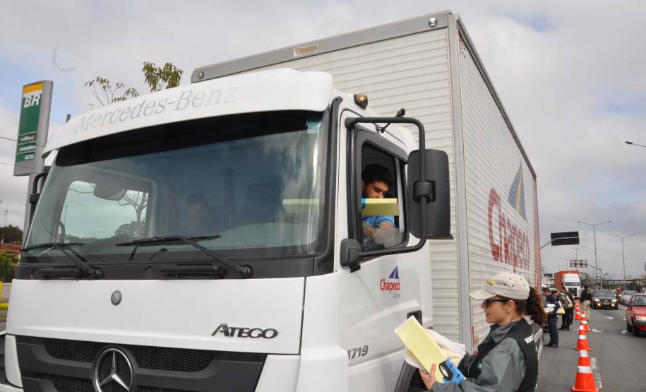 Detran realiza ações educativas em homenagem ao dia do motorista em Curitiba