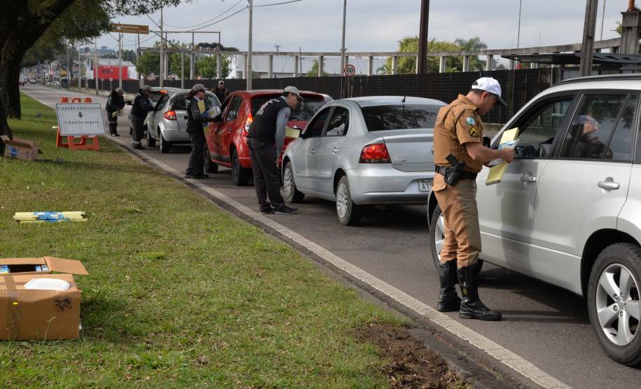 Detran realiza ações educativas em homenagem ao dia do motorista em Curitiba