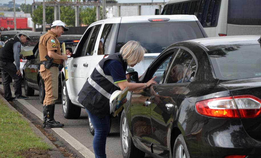 Detran realiza ações educativas em homenagem ao dia do motorista em Curitiba
