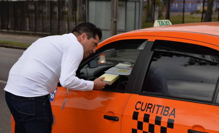 Detran realiza ações educativas em homenagem ao dia do motorista em Curitiba