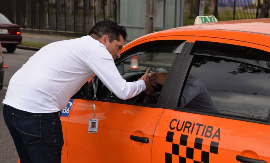 Detran realiza ações educativas em homenagem ao dia do motorista em Curitiba