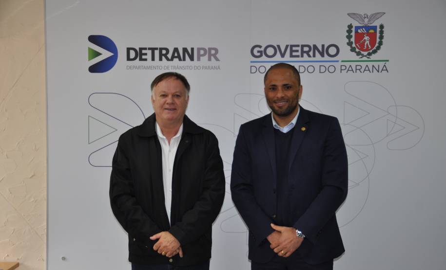 Diretor-geral Cesar Kogut recebe visita do Deputado Estadual Do Carmo