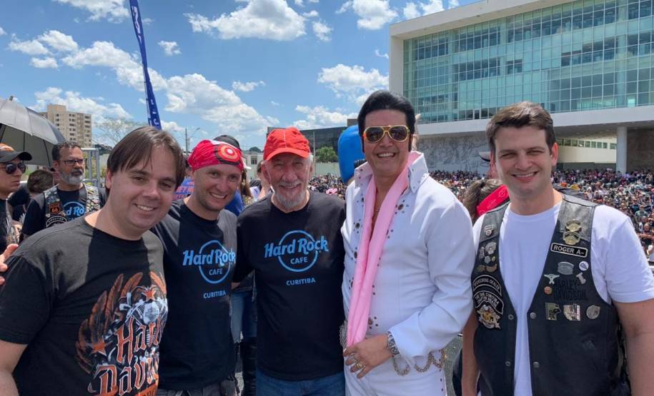 Detran-PR participa de Festival Rock‘N’Road em comemoração ao Outubro Rosa em Curitiba