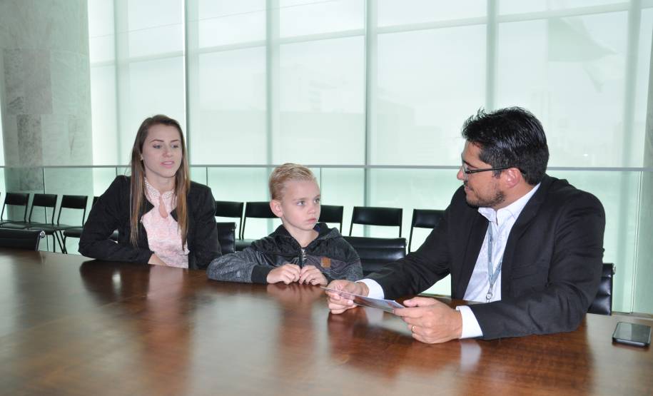 Piana recebe vencedor do concurso de desenho sobre trânsito