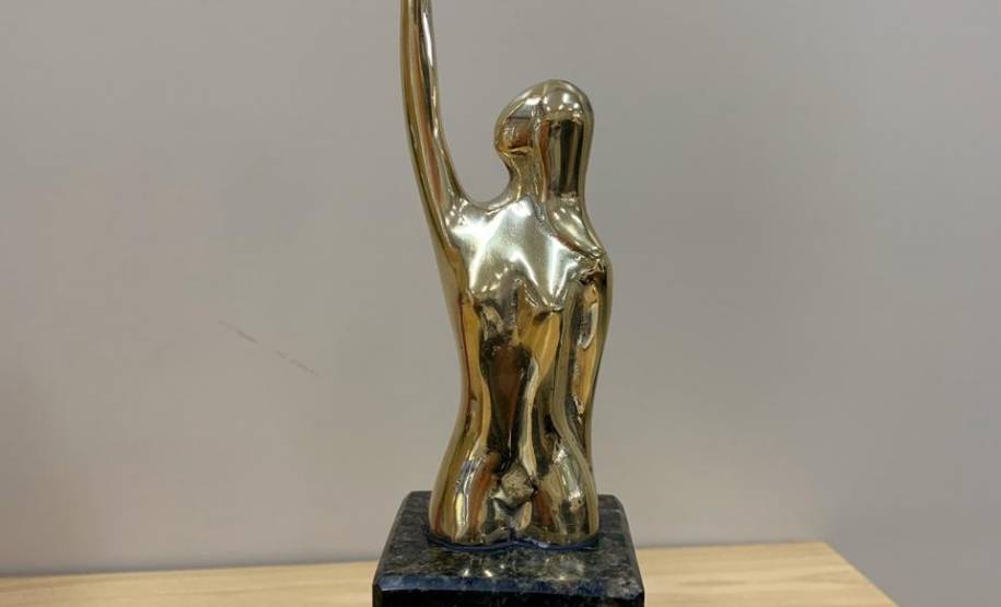 Diretora de tecnologia do Detran ganha prêmio em evento de tecnologia