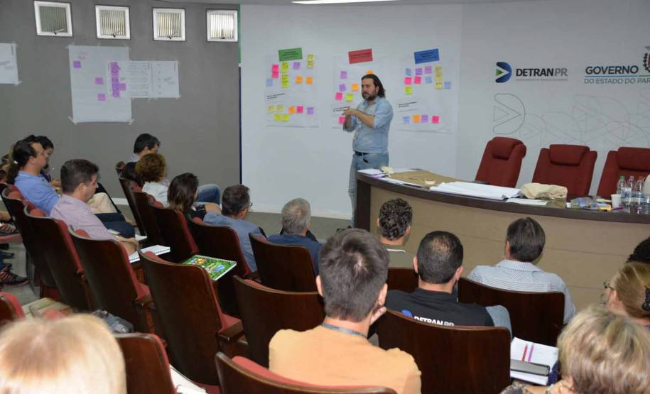Diretorias de tecnologia e operacional do Detran promovem dinâmica de planejamento com suas coordenadorias