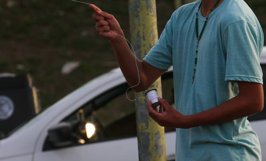 Governador sanciona lei que proíbe posse, uso e fabricação de cerol