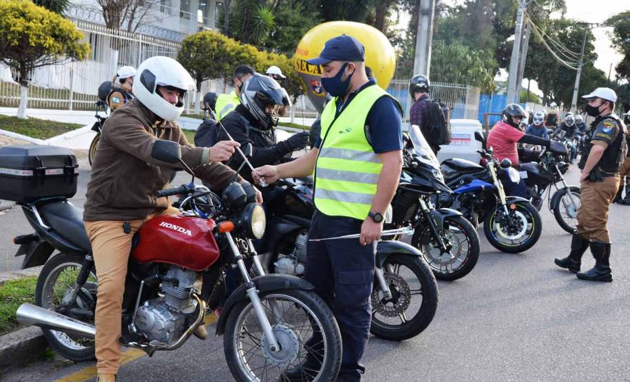 BRTran faz blitz educativa no Dia do Motociclista