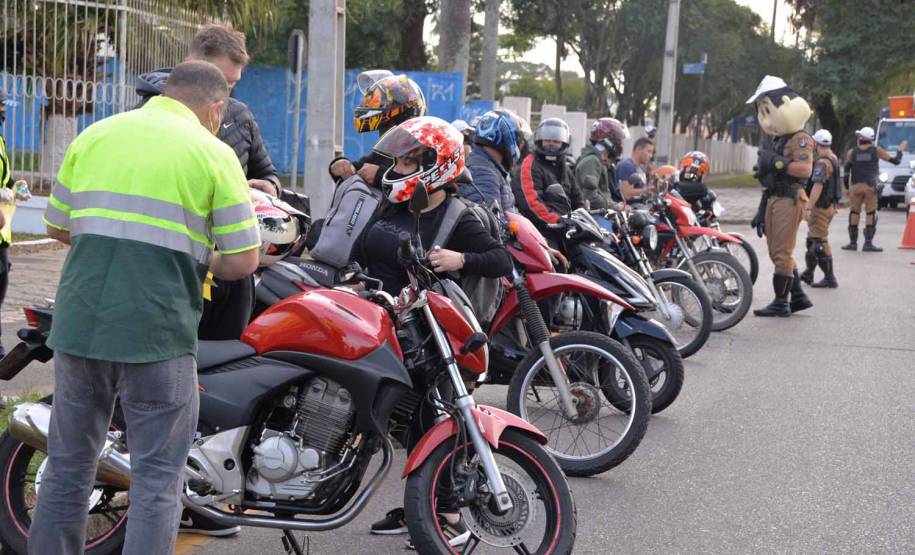 BRTran faz blitz educativa no Dia do Motociclista
