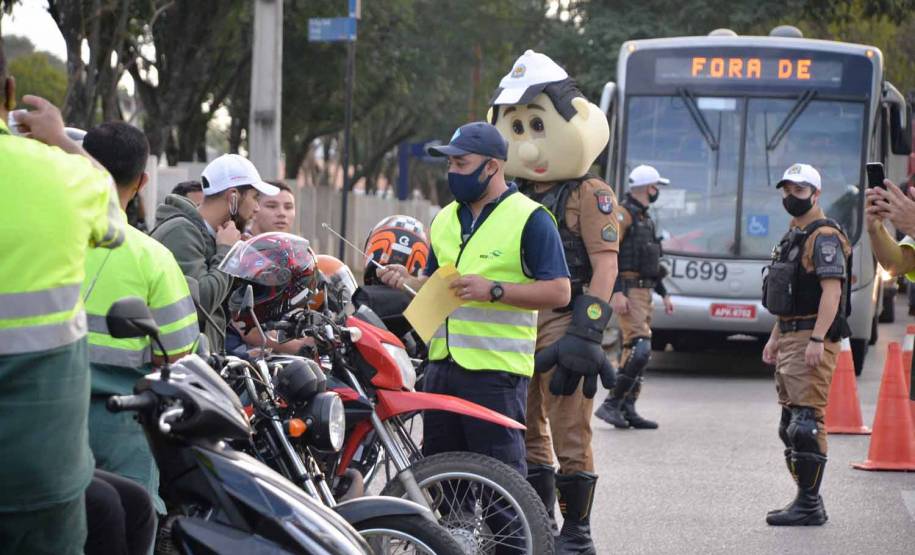 BRTran faz blitz educativa no Dia do Motociclista
