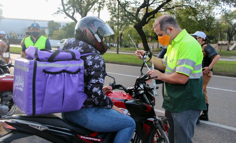 BRTran faz blitz educativa no Dia do Motociclista