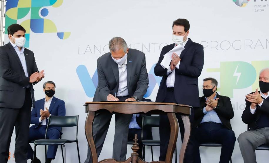 Governo recebe carros elétricos para utilização na frota pública