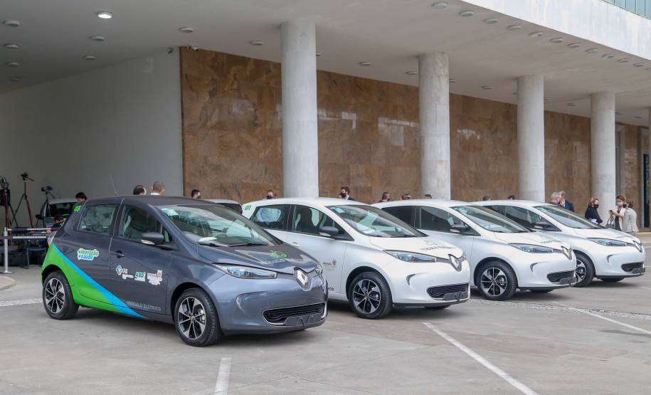 Governo recebe carros elétricos para utilização na frota pública