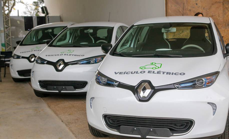Governo recebe carros elétricos para utilização na frota pública