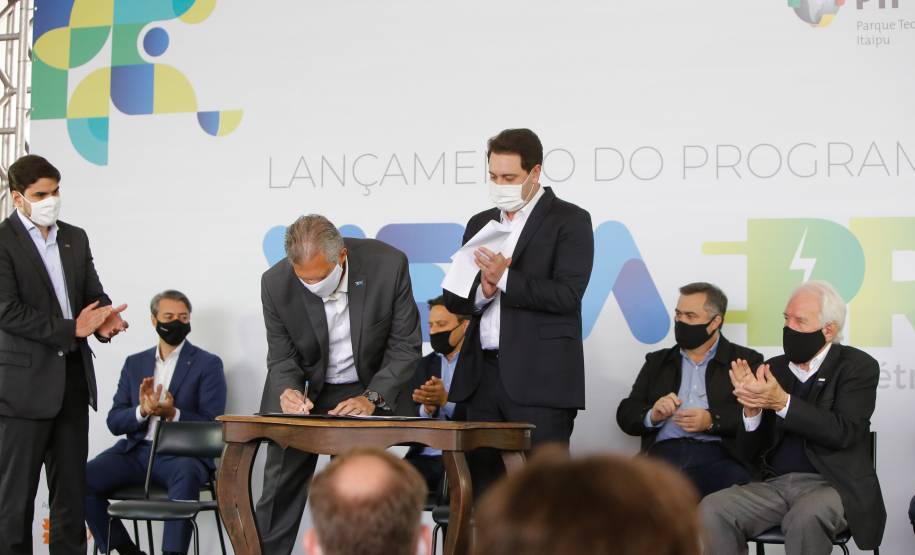 Governo recebe carros elétricos para utilização na frota pública