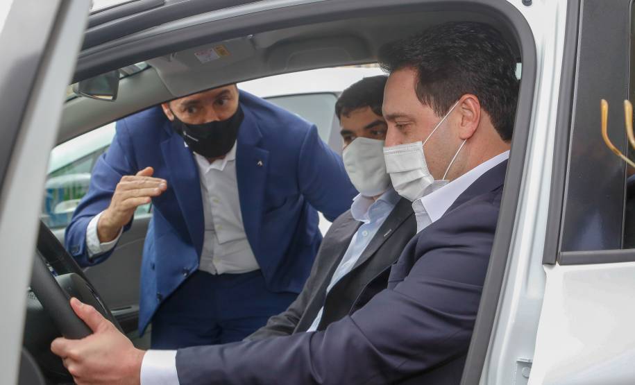 Governo recebe carros elétricos para utilização na frota pública