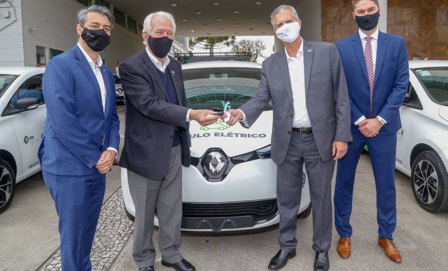 Governo recebe carros elétricos para utilização na frota pública